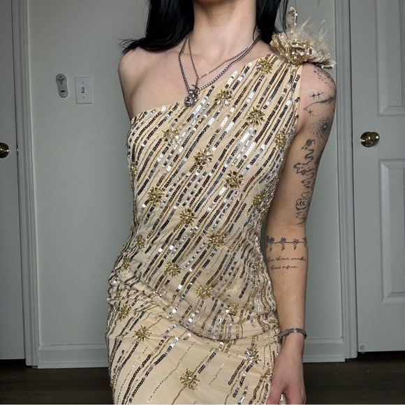 Mac Duggal Rosette Sequin Crystal One Shoulder Dress Size 4 - Picture 6 of 6